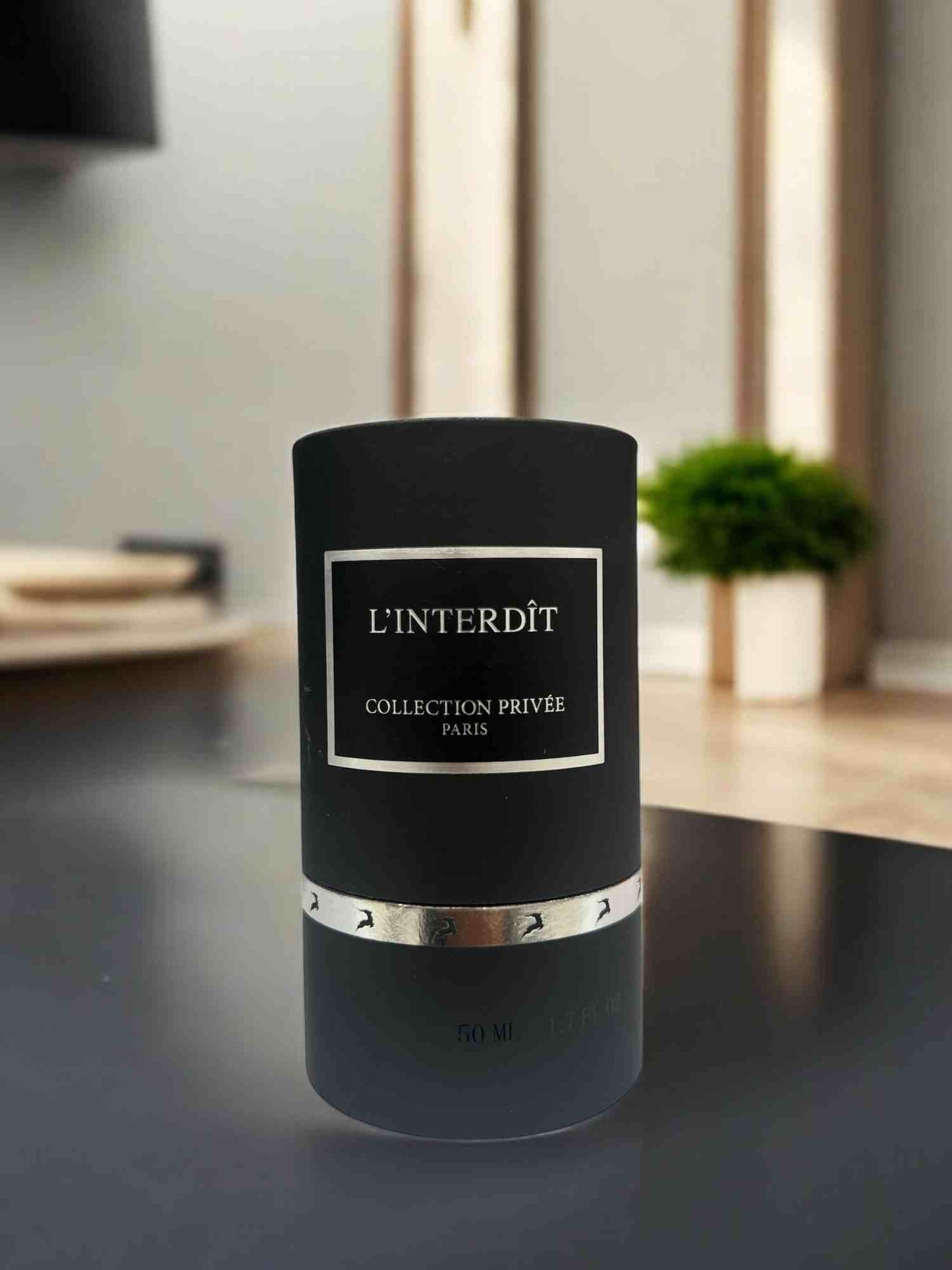 Découvrez Parfum L'Interdit - Collection Privée Paris - 50 ml : Une Fragrance Audacieuse et Élégante - FLORAYO