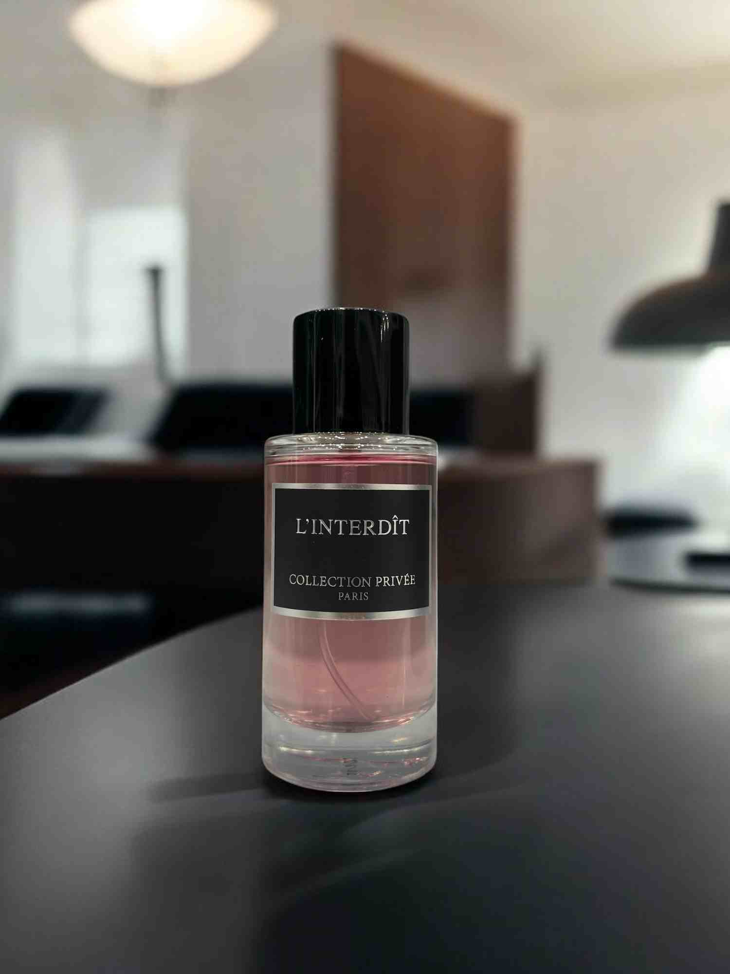Découvrez Parfum L'Interdit - Collection Privée Paris - 50 ml : Une Fragrance Audacieuse et Élégante - FLORAYO