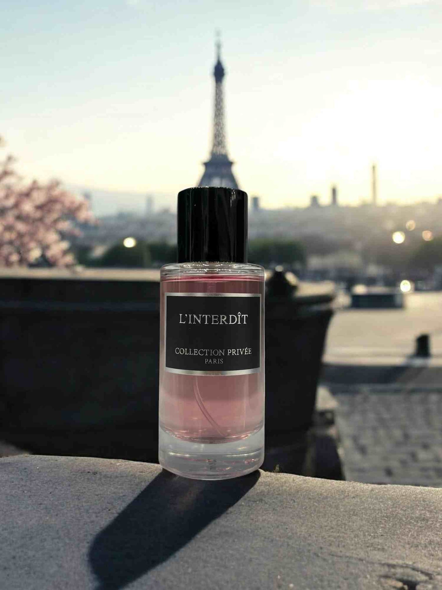Découvrez Parfum L'Interdit - Collection Privée Paris - 50 ml : Une Fragrance Audacieuse et Élégante - FLORAYO